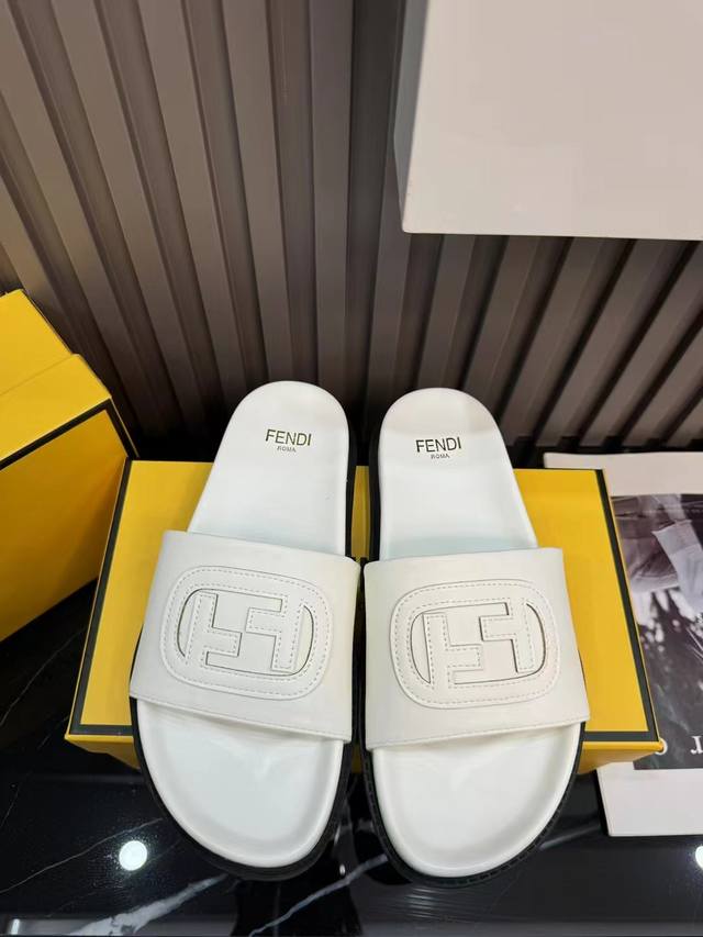 橙子出厂价 FENDI 芬迪春夏新款一字拖鞋 休闲沙滩鞋码数：35-42