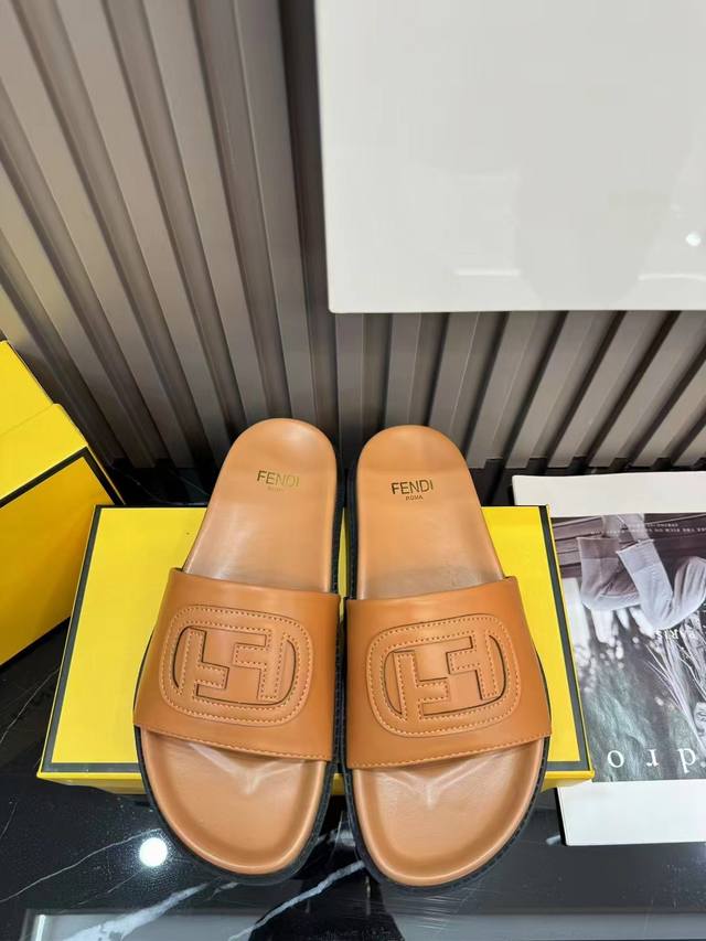 橙子出厂价 FENDI 芬迪春夏新款一字拖鞋 休闲沙滩鞋码数：35-42