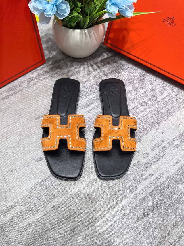 橙子出厂价 HERMES 爱马仕 夏季经典平底H拖鞋 旅游度假沙滩凉拖面料：水钻码数：35-42
