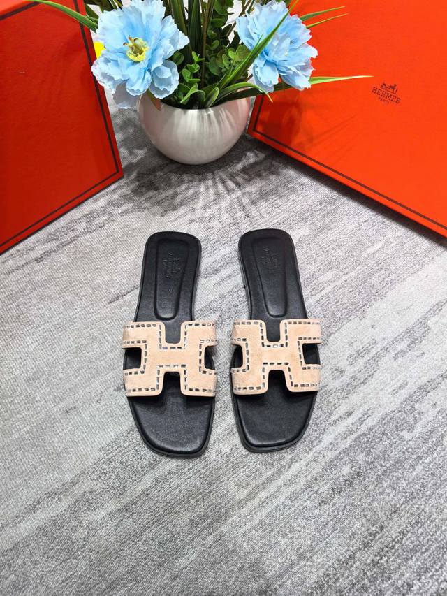 橙子出厂价 HERMES 爱马仕 夏季经典平底H拖鞋 旅游度假沙滩凉拖面料：水钻码数：35-42