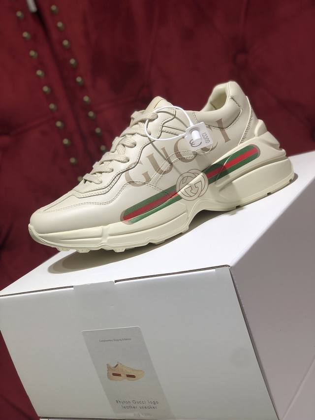 橙子出厂价 跑量主推款 Gucci 古驰 经典休闲男女运动鞋 增高厚底老爹鞋 情侣款这款鞋子不用我多介绍相信大家都认识了吧.可以说是最受欢迎的老爹鞋了.不仅百搭