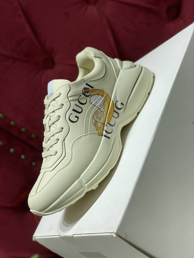橙子出厂价 跑量主推款 Gucci 古驰 经典休闲男女运动鞋 增高厚底老爹鞋 情侣款这款鞋子不用我多介绍相信大家都认识了吧.可以说是最受欢迎的老爹鞋了.不仅百搭