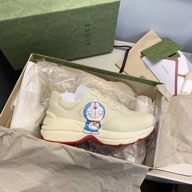 橙子出厂价 跑量主推款 Gucci 古驰 经典休闲男女运动鞋 增高厚底老爹鞋 情侣款这款鞋子不用我多介绍相信大家都认识了吧.可以说是最受欢迎的老爹鞋了.不仅百搭