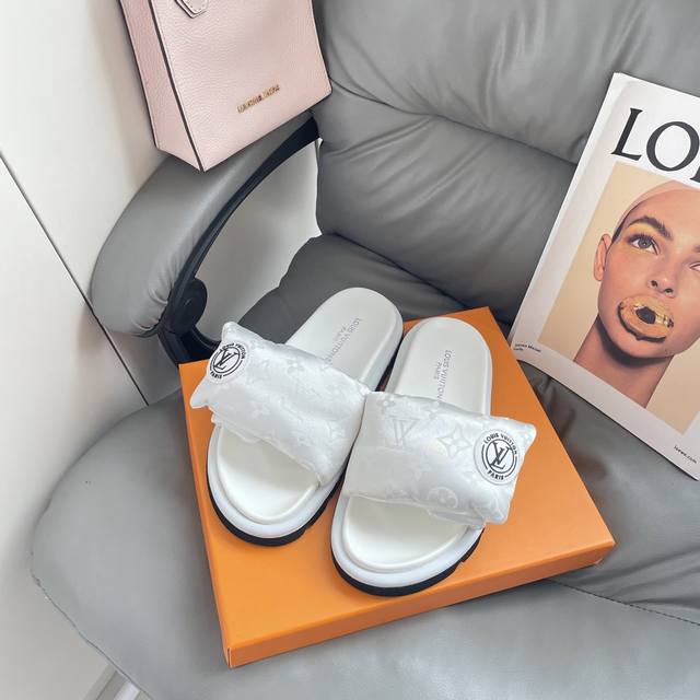 橙子出厂价 LOUIS VUITTON 路易威登新款 LV魔术贴拖鞋 凉拖小红书最新登录 25S早春新色LV时尚OOTD Get码数：35-42