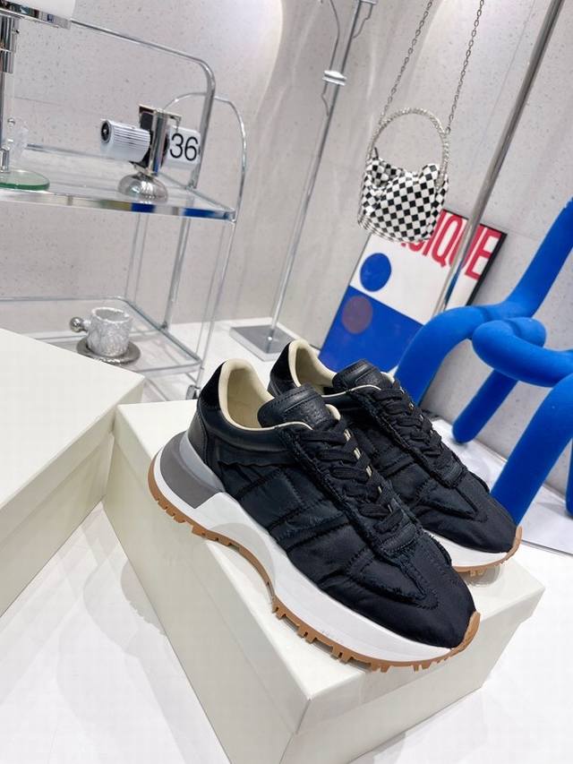 橙子出厂价 Maison Margiela 马吉拉 MM6 休闲运动鞋老爹鞋 情侣款自认为是今年最好看的老爹鞋，视觉上没有其他老爹鞋那么笨重，但又非常显腿细，上