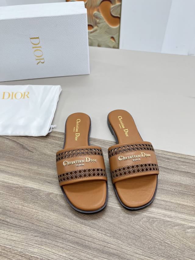 橙子出厂价 DIOR 迪奥春夏新款 镂空平底拖鞋 一字拖 凉拖码数：34-42