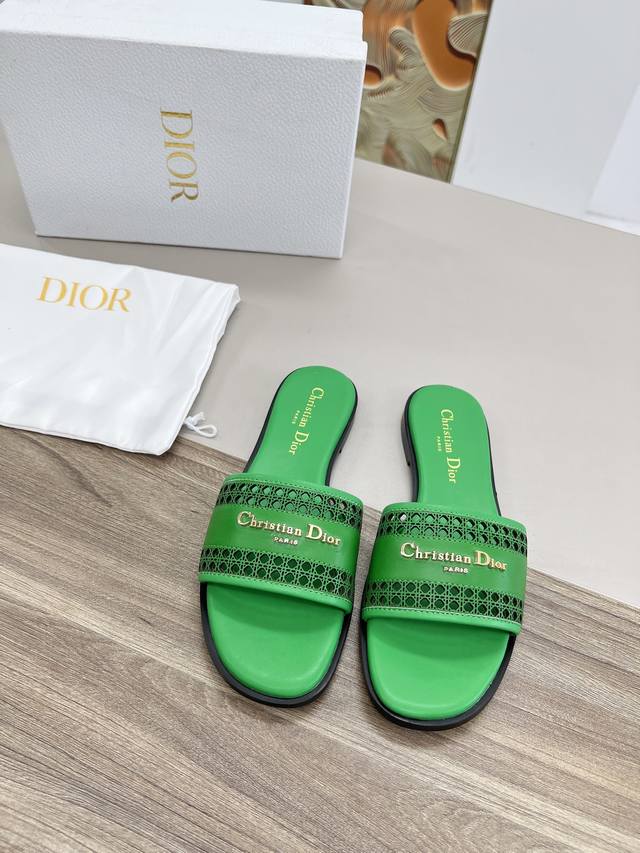 橙子出厂价 DIOR 迪奥春夏新款 镂空平底拖鞋 一字拖 凉拖码数：34-42