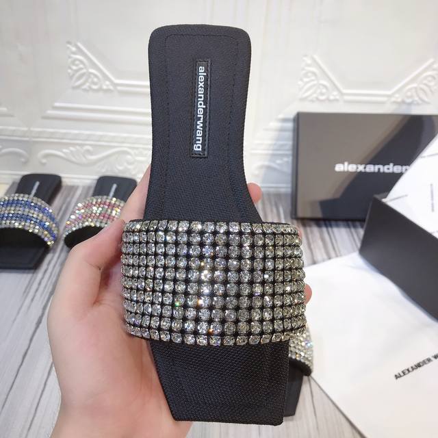 橙子出厂价 Alexander Wang 亚力山大王 春夏新款 水钻方头平底拖鞋 凉拖高品质，版型正，小拖鞋有大工艺。码数：34-41