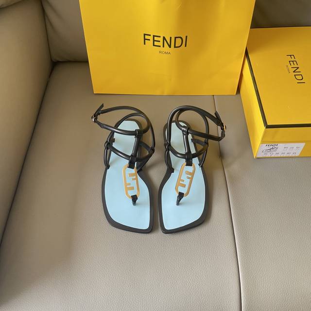 出厂： FENDI 芬迪 2025顶级专柜 早春新款官网上新 FF时装周新系列 芬迪 25SS FF凉鞋 FF凉鞋 Fendi凉鞋 Fendi鞋控小红书热搜新款