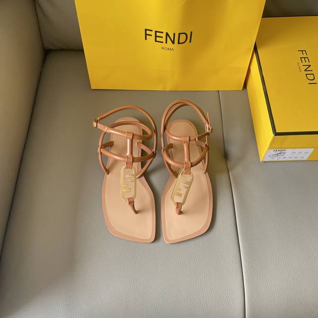 出厂： FENDI 芬迪 2025顶级专柜 早春新款官网上新 FF时装周新系列 芬迪 25SS FF凉鞋 FF凉鞋 Fendi凉鞋 Fendi鞋控小红书热搜新款