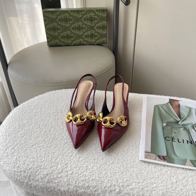 出厂： GUCCI 古驰2025顶级专柜 新款限定官网上新 独家首发 GUCCI 古驰 25S 猪鼻子猫跟凉鞋 古驰凉鞋 Gucci美鞋 GUCCI25春季新品