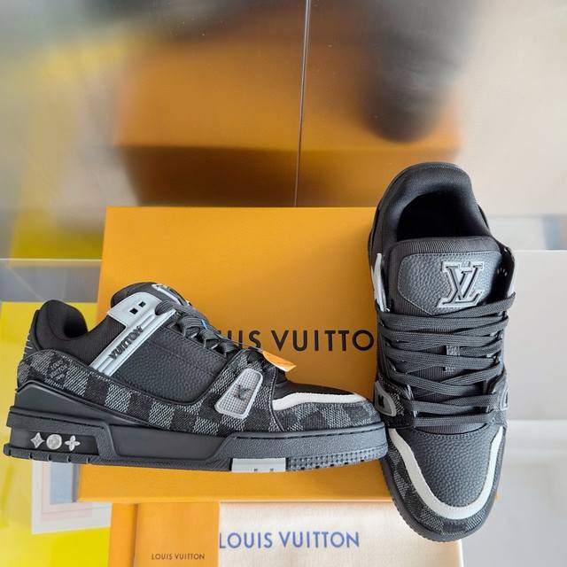 LOUIS VUITTON LV路易威登 男女同款 ！鞋底超级轻便，天花板级 油边工艺！ 鞋面：3D彩印摔纹牛皮！耐磨防滑三色TPU大底！ 35-46