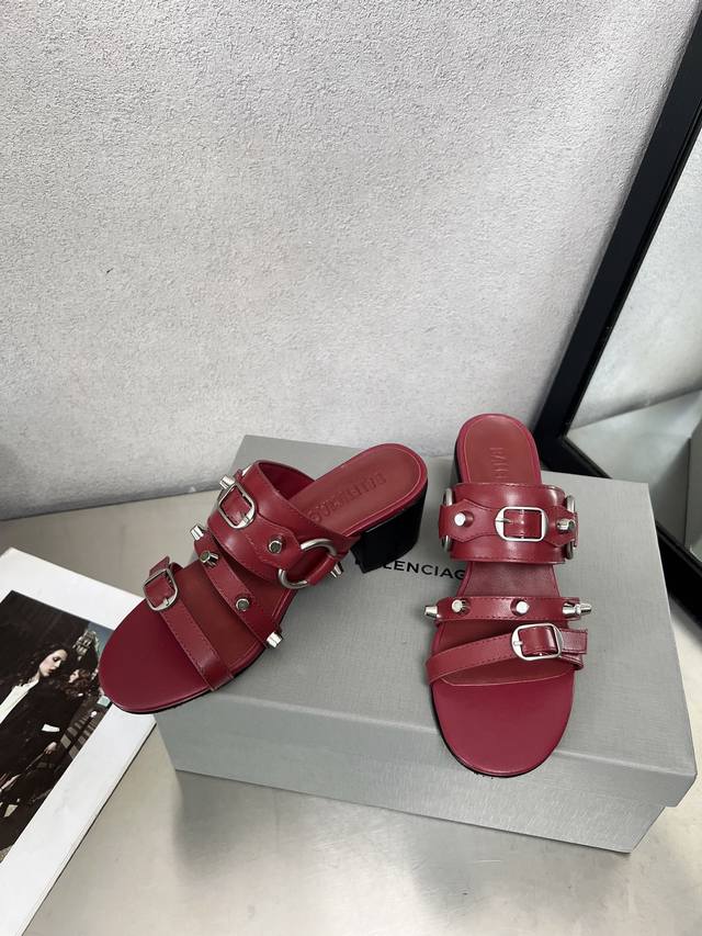 25ss Balenciaga 巴黎世家最新系列个性铆钉真皮大底，层皮粗跟拖鞋牛皮面35-41，出厂