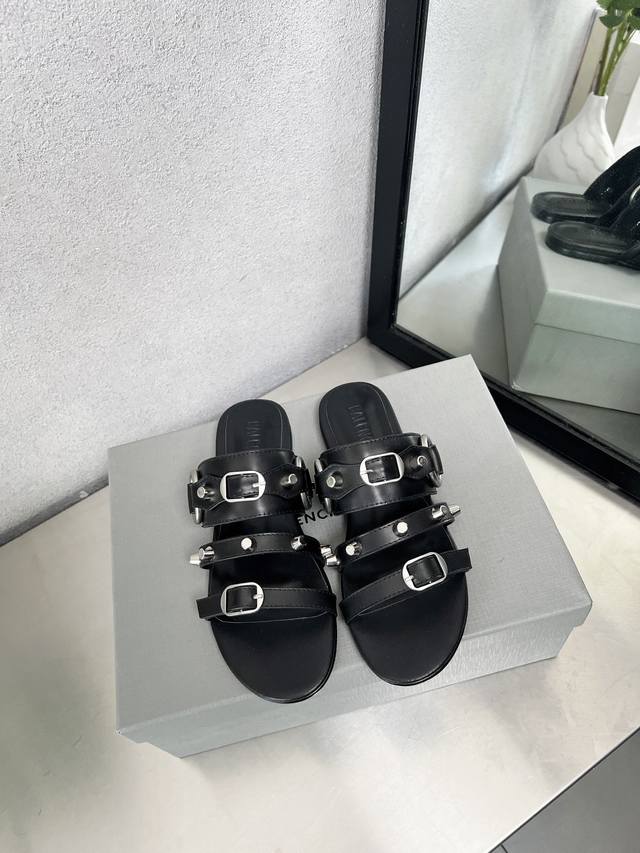 25ss Balenciaga 巴黎世家最新系列个性铆钉真皮大底平底拖鞋牛皮面35-41，出厂