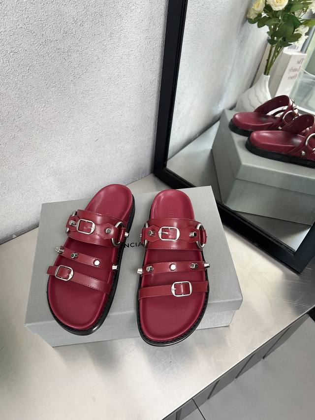 25ss Balenciaga 巴黎世家最新系列个性铆钉厚底水台拖鞋牛皮面35-41，出厂