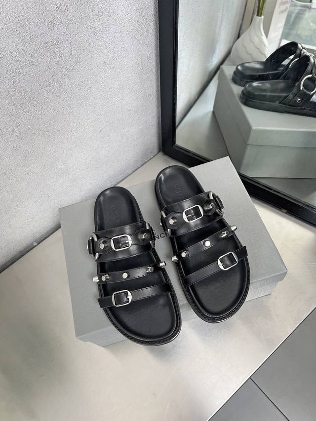 25ss Balenciaga 巴黎世家最新系列个性铆钉厚底水台拖鞋牛皮面35-41，出厂