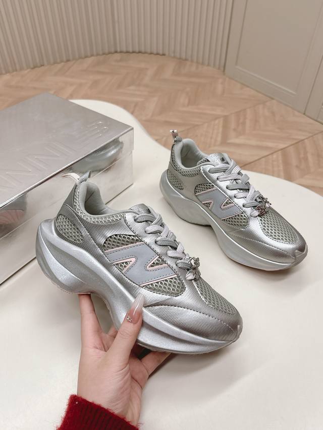 出 Ganni x NB联名 Fresh Foam2025运动鞋 蛋壳鞋 老爹鞋Fresh Foam运动鞋搭载有最新创新Fresh Foam鞋底，拥有超强的缓震