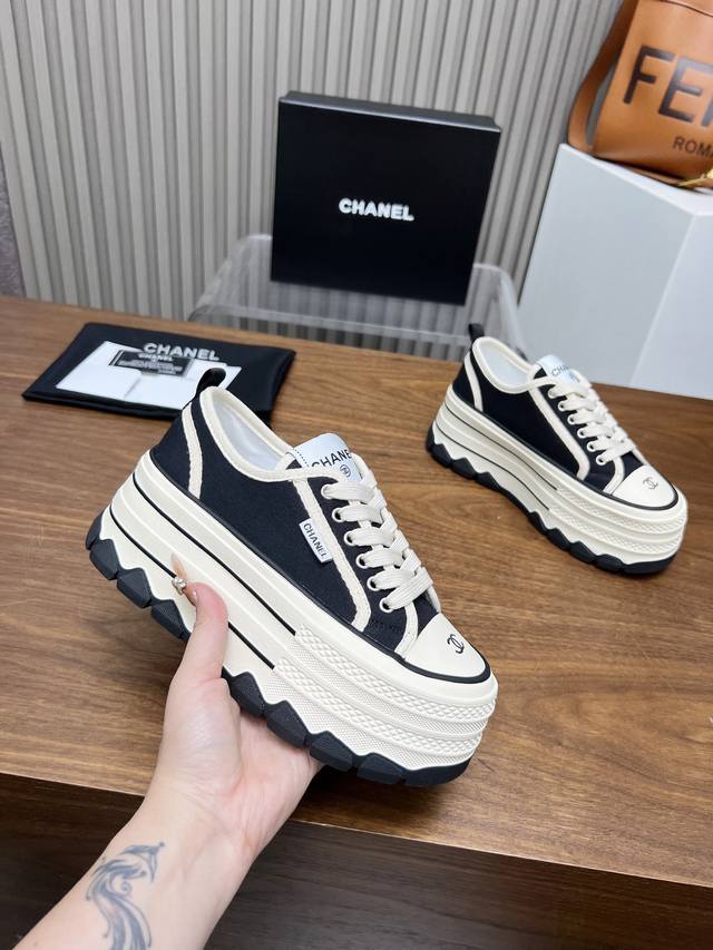顶级版本，原单品质！！！Chanel香奈儿 2025饼干鞋专柜顶级休闲款运动鞋这款经典设计；鞋面多种工艺的风格；大底却时尚运动；不平凡的拥入了多种配色元素 多元