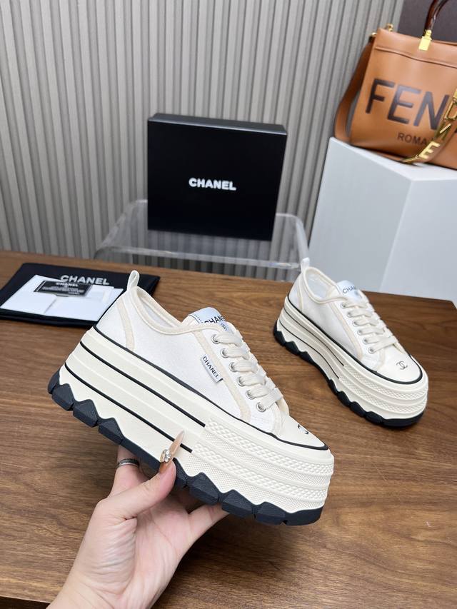 顶级版本，原单品质！！！Chanel香奈儿 2025饼干鞋专柜顶级休闲款运动鞋这款经典设计；鞋面多种工艺的风格；大底却时尚运动；不平凡的拥入了多种配色元素 多元
