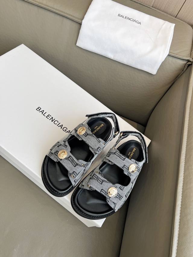2025春夏BALENCIAGA 巴黎世家 爆款推荐这款鞋今年非常爆，独立风格各处无可挑剔的细节做工。码数35-40码 41克定做。出厂价