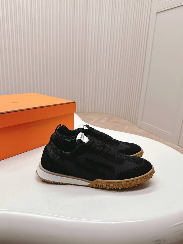 女 男10 爱马仕 bouncingHermes 阿甘德訓鞋系列爱马仕新情侣款阿甘德训鞋 小白鞋镂孔柔软小牛皮运动鞋，配有鞋底，饰有经典Medor铆钉，打造舒适