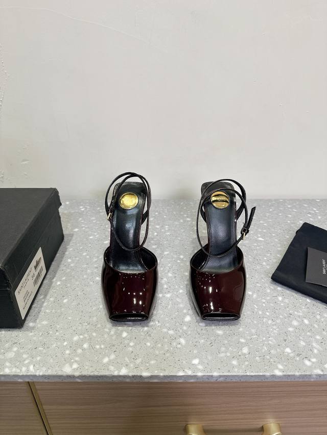 SAINT LAURENT 杨树林 25ss早春 新款 小细高跟 凉鞋 设计更稳更好穿 小姐姐的美丽尤物高跟鞋 优雅迷人性感 女人味十足！鞋面：原版进口漆皮 牛