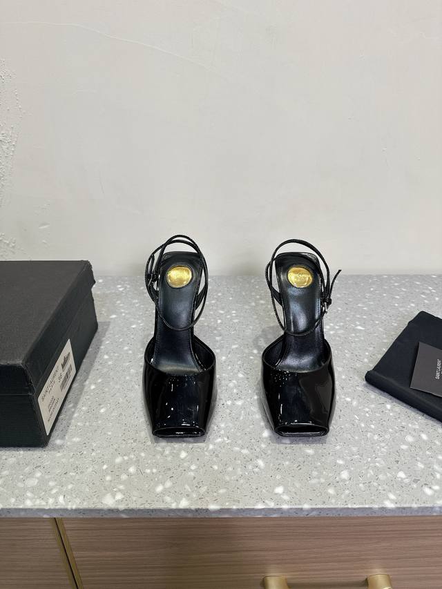 SAINT LAURENT 杨树林 25ss早春 新款 小细高跟 凉鞋 设计更稳更好穿 小姐姐的美丽尤物高跟鞋 优雅迷人性感 女人味十足！鞋面：原版进口漆皮 牛