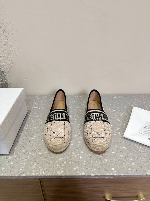 Dior 迪奥 25ss春夏新款 刺绣logo 渔夫鞋 休闲鞋春季新品平底百搭经典懒人鞋 全新刺绣 图案鞋面 彰显标志性风范 鞋面：采用原版开模定制logo环保