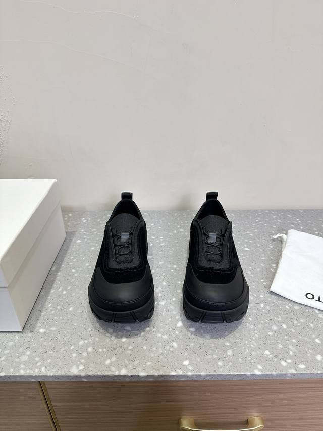 Amomento 小众潮牌 25ss早春新款 韩国首尔独立品牌 休闲户外鞋 上脚超级显瘦，大底柔软舒适，脚感非常好，日走万步都不会累的那种款式简约高级，可日常可