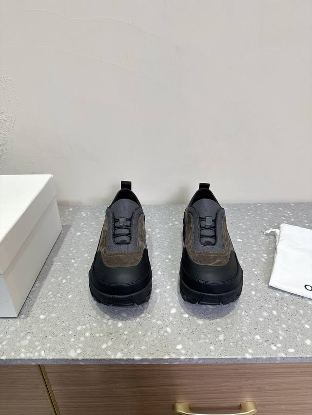 Amomento 小众潮牌 25ss早春新款 韩国首尔独立品牌 休闲户外鞋 上脚超级显瘦，大底柔软舒适，脚感非常好，日走万步都不会累的那种款式简约高级，可日常可