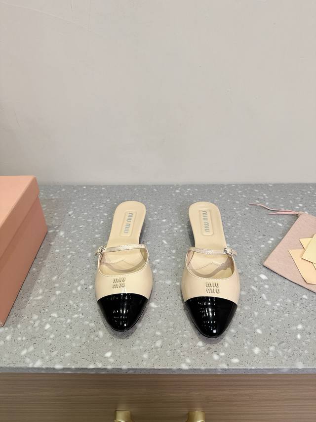 Miu Miu 缪缪 25ss春夏 粗跟 玛丽珍 单鞋上脚果然更惊艳~个性设计非常百搭，而且高度也太适合我了，穿着不累脚 绝对入手不亏的一双！面料：原版进口牛皮
