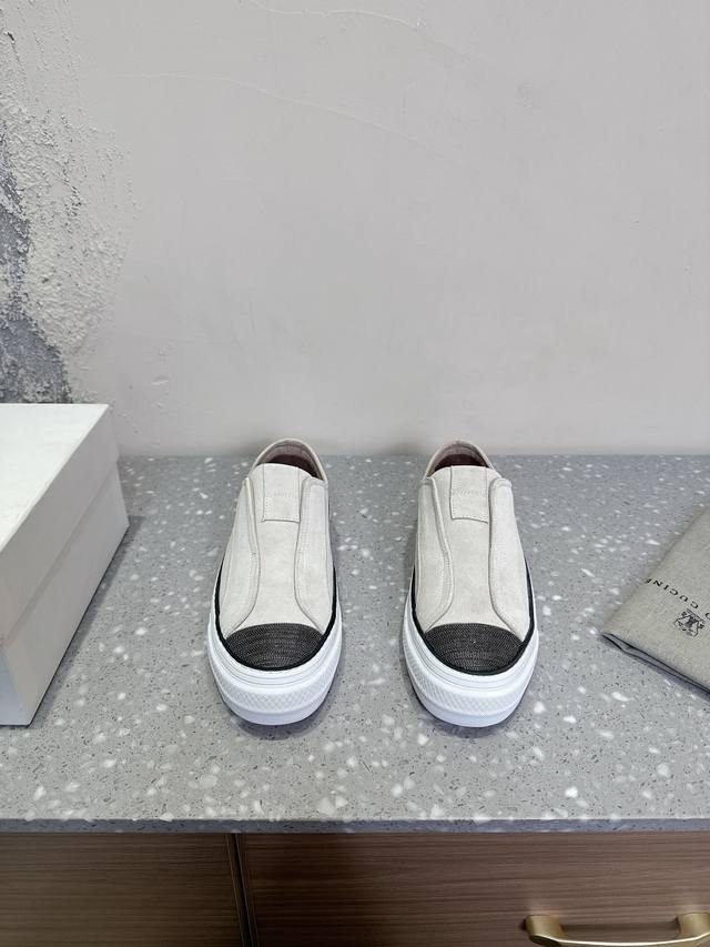 Brunello Cucinelli 25ss早春新款 一脚蹬 休闲鞋 极简主义风格，复古又高级！简约又大气属于非常耐看的款式！高级百搭之王完全没有抵抗力！脚感