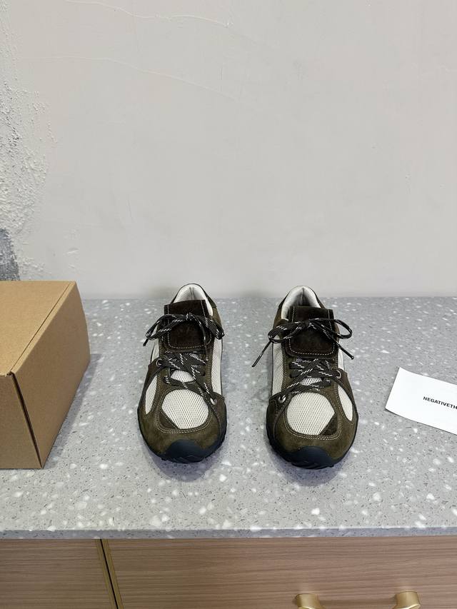 Negativethree nt3 小众潮牌 设计师品牌机能 运动鞋 韩国各大网红 明星都在穿的 一款小众韩国品牌 关键是这个灰蓝色狠狠的戳到了我面料：原版高丝