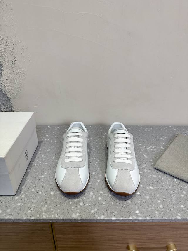 Brunello Cucinelli 25ss早春新款 系带系列 休闲鞋 极简主义风格，纯手工串联珠链配饰！复古又高级！简约又大气，属于非常耐看的款式！高级百搭