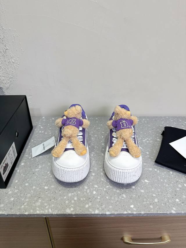 13DE MARZO 小众潮牌 25ss新款 立体玩偶 溶解鞋 休闲鞋立体小熊玩偶溶解鞋 这双鞋采用独特溶解设计 让每一步都充满趣味 小熊玩偶的立体设计 让这双