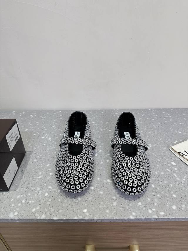 ALAIA 阿莱亚 小众潮牌 25ss春夏新款芭蕾舞鞋 法国高端一线高定品牌 AzzedineAlaia:时尚界最后的手艺人巴黎时装界以及全世界都享有盛誉维多利