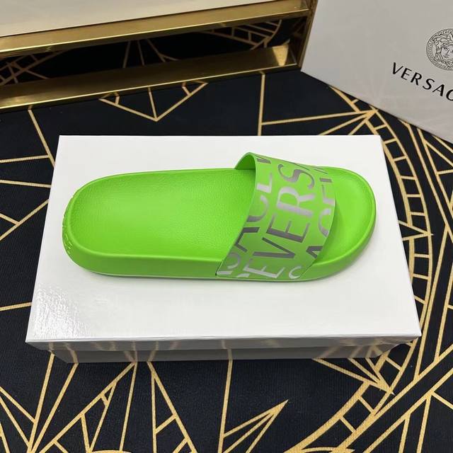 范思哲拖鞋 男鞋高端品牌 官网1:1最新力作：原版开模定制，面料釆用进口原版材料制作，升级版大底，更轻便，防滑。市场顶级品质，简单不失品味，潮人必备，时尚就在脚