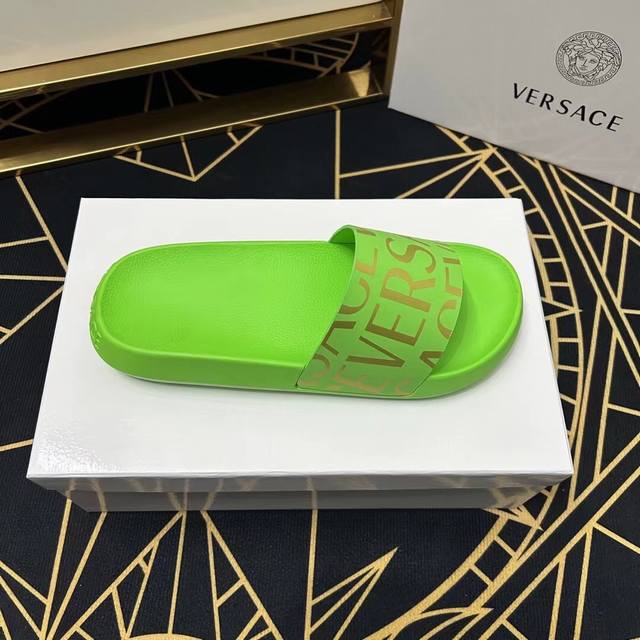 范思哲拖鞋 男鞋高端品牌 官网1:1最新力作：原版开模定制，面料釆用进口原版材料制作，升级版大底，更轻便，防滑。市场顶级品质，简单不失品味，潮人必备，时尚就在脚