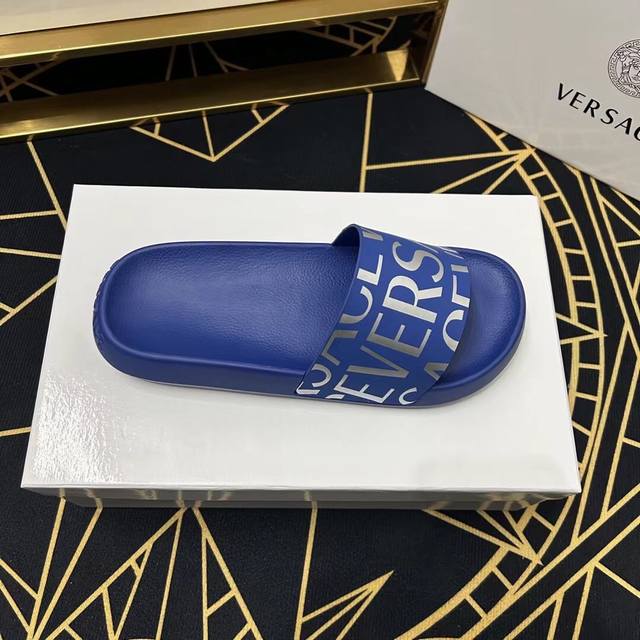 范思哲拖鞋 男鞋高端品牌 官网1:1最新力作：原版开模定制，面料釆用进口原版材料制作，升级版大底，更轻便，防滑。市场顶级品质，简单不失品味，潮人必备，时尚就在脚