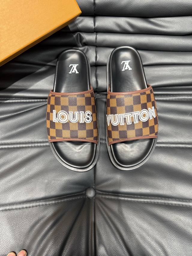 38-45 45定做 Louis V*高端精品 奢品拖鞋，1:1高端品质，休闲阳光宽松舒适型，最高版本高品质精品，经夏季必入哦！