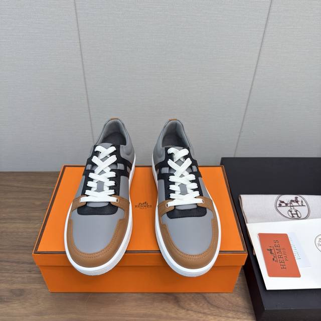 Hermes 爱马仕 24 fe new arrival~ 新款 Bouncing 运动 休闲鞋。顶级版本 男款爱马仕最舒服的鞋，没有之1，上脚特轻又巨好看，逛
