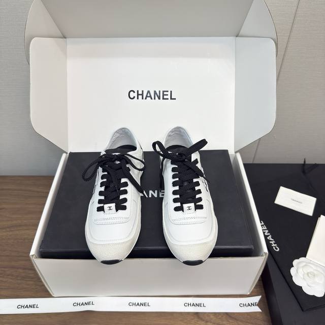 Chanel香奈儿25p 新款 熊猫休闲运动鞋厚底 高版本 原版购入开发 做货 小香这季休闲款运动鞋 刷爆小红书 INS。各种社交平台，疯狂爆发！经典设计 鞋面