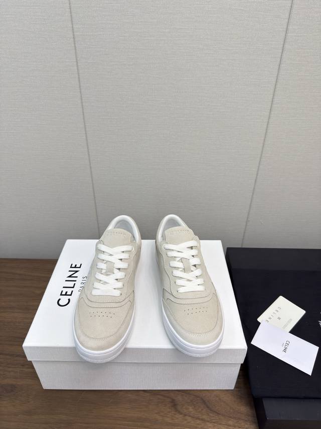 顶级版本 薄底 厚底 CELINE赛琳 25 最新 系带 厚底 休闲鞋干净利落，增高显腿细，无论是单穿还是搭配阔腿裤，高街又复古一起来做CELINE女孩鞋面：进