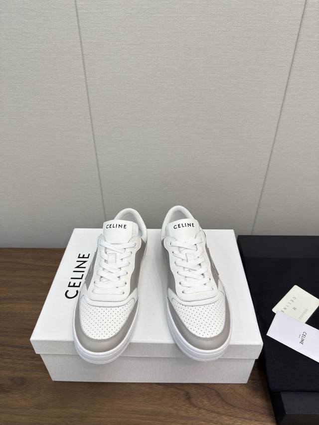 顶级版本 薄底 厚底 CELINE赛琳 25 最新 系带 厚底 休闲鞋干净利落，增高显腿细，无论是单穿还是搭配阔腿裤，高街又复古一起来做CELINE女孩鞋面：进