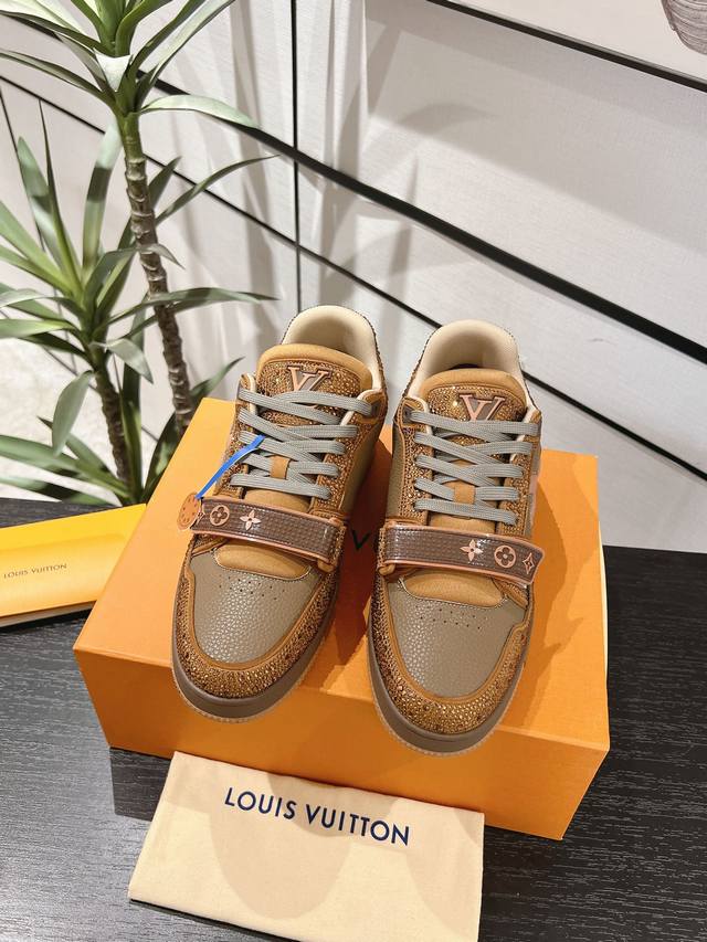 顶级版本 面包钻鞋情侣款Louis*Vuitto* LV Trainer 运动欧洲代购1W RMB购入历时一个月爆拆开发 大底和面料私模 鞋面更是报废了三套模具