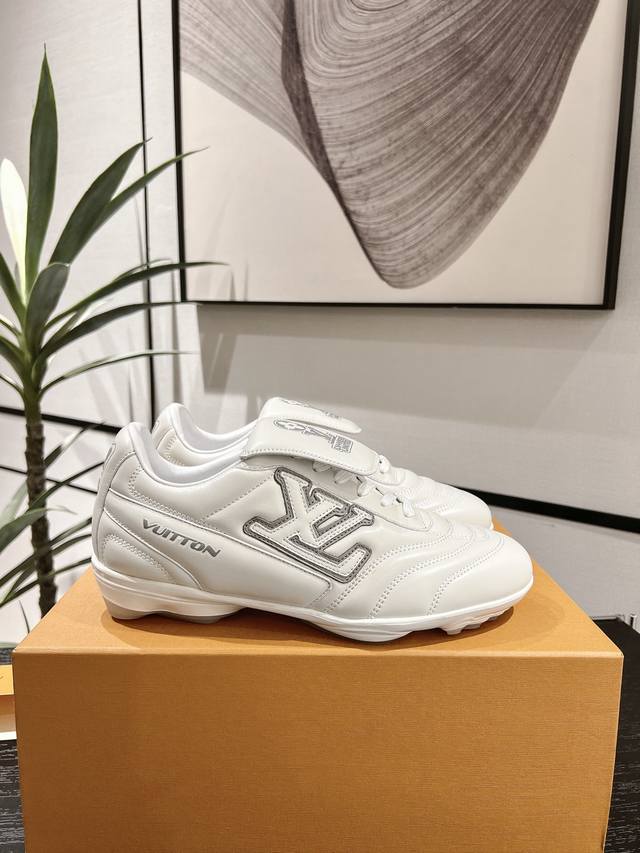 LV路易威登最新Footprint系列 情侣款足球运动鞋原版购入开发 做货 这款 Footprint Soccer 运动鞋于2025春夏系列时装展中亮相，是Ph