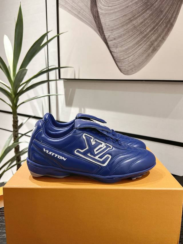 LV路易威登最新Footprint系列 情侣款足球运动鞋原版购入开发 做货 这款 Footprint Soccer 运动鞋于2025春夏系列时装展中亮相，是Ph