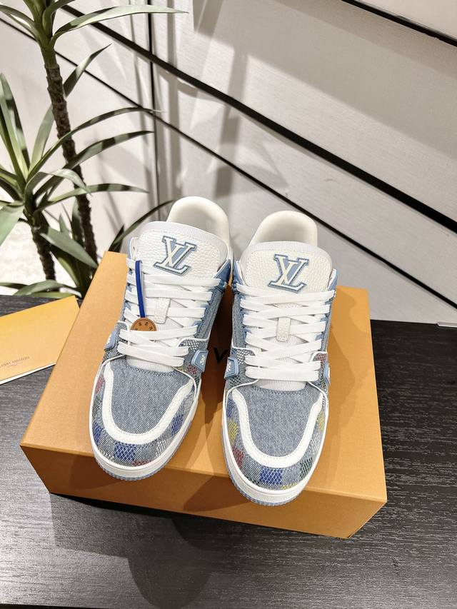 顶级版本 情侣款LV 路易威登L家 Trainer 25开春 新款 休闲 运动鞋 滑板鞋 LV Trainer 运动鞋的灵感源自复古篮球鞋，代表 Virgil