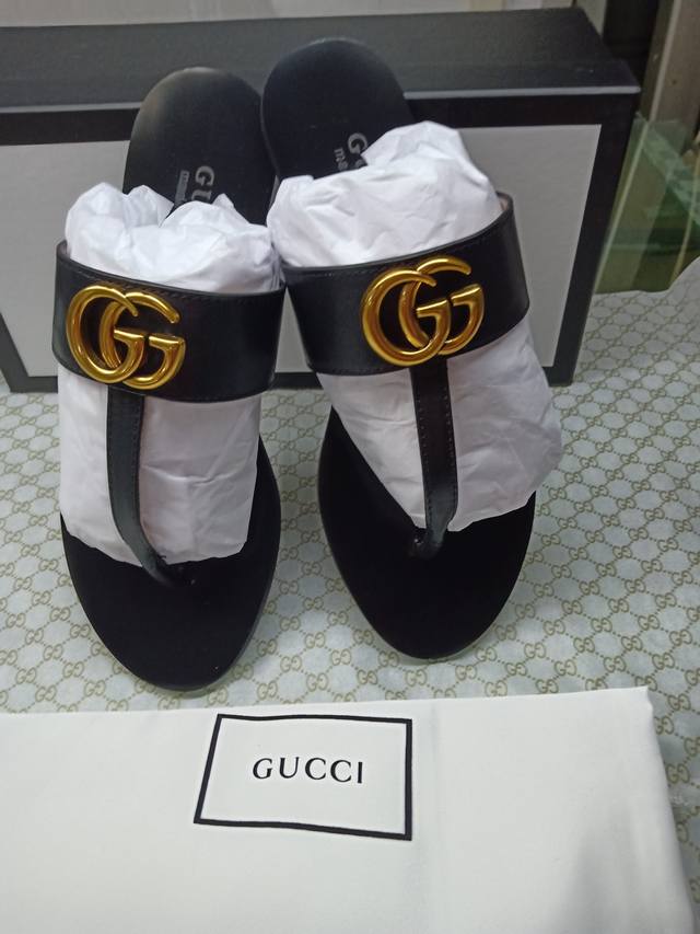 上新啦 新款gucci古奇蜜蜂大底人字拖35-45。